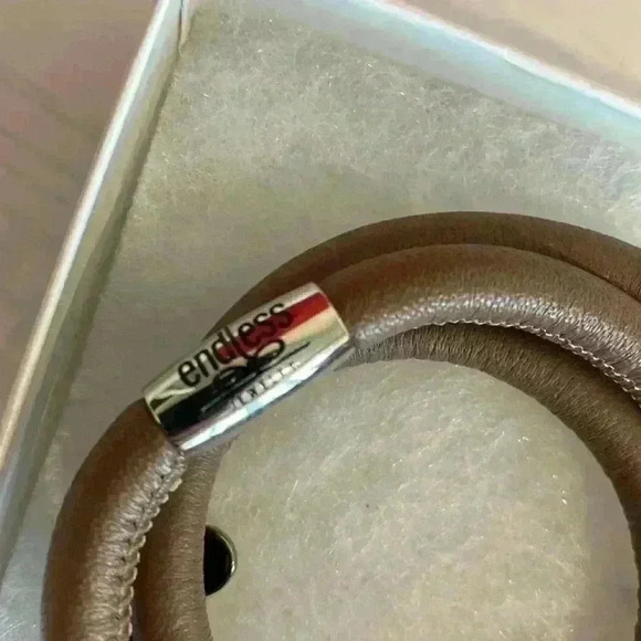 Endless Leather Bracelet with Charms- NWOT - Picture 5 of 5